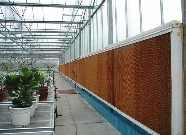 生產皮包車間降溫