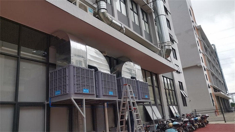 環(huán)?？照{(diào)在運(yùn)行過程中如何保證水質(zhì)清潔？